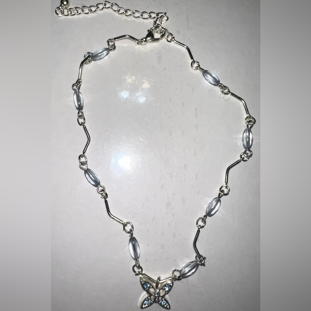 $2🦋Vintage Silver Butterfly Necklace🦋$2 WHEN BUNDLED WITH 3 OR MORE ITEMS - Picture 5 of 16